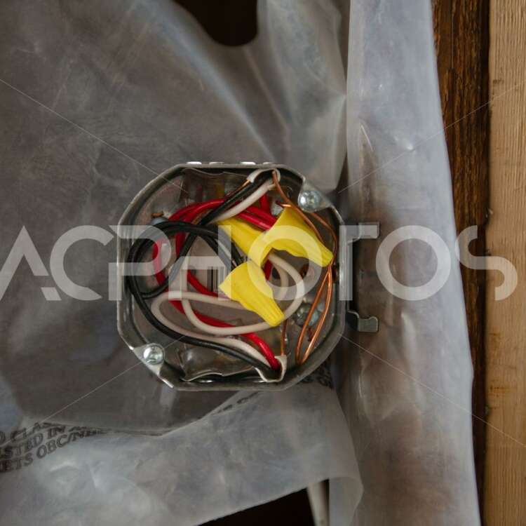 Receptacle metal box with wires 3105